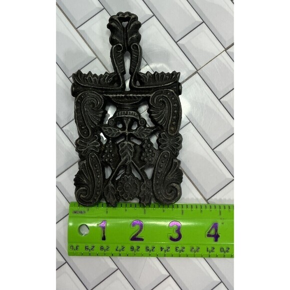 Vtg Wilton Black Cast Iron Trivet Grapes Leafs Scroll Design Metal Kitchen Decor - Picture 9 of 10